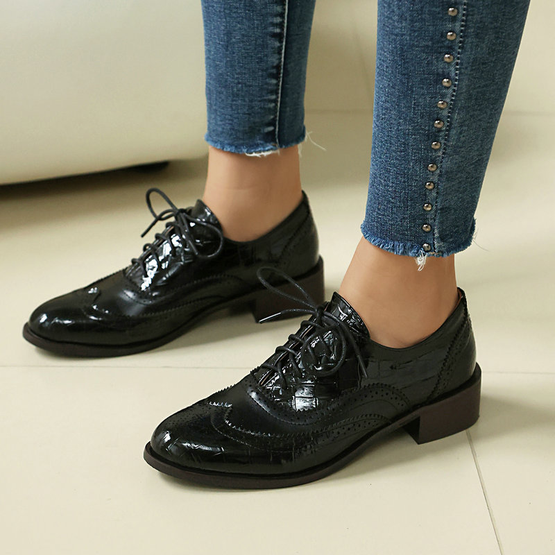 أحذية أكسفورد نسائية بنقشة حجر - مراجعة Oxford Shoes Brogue وسعره
