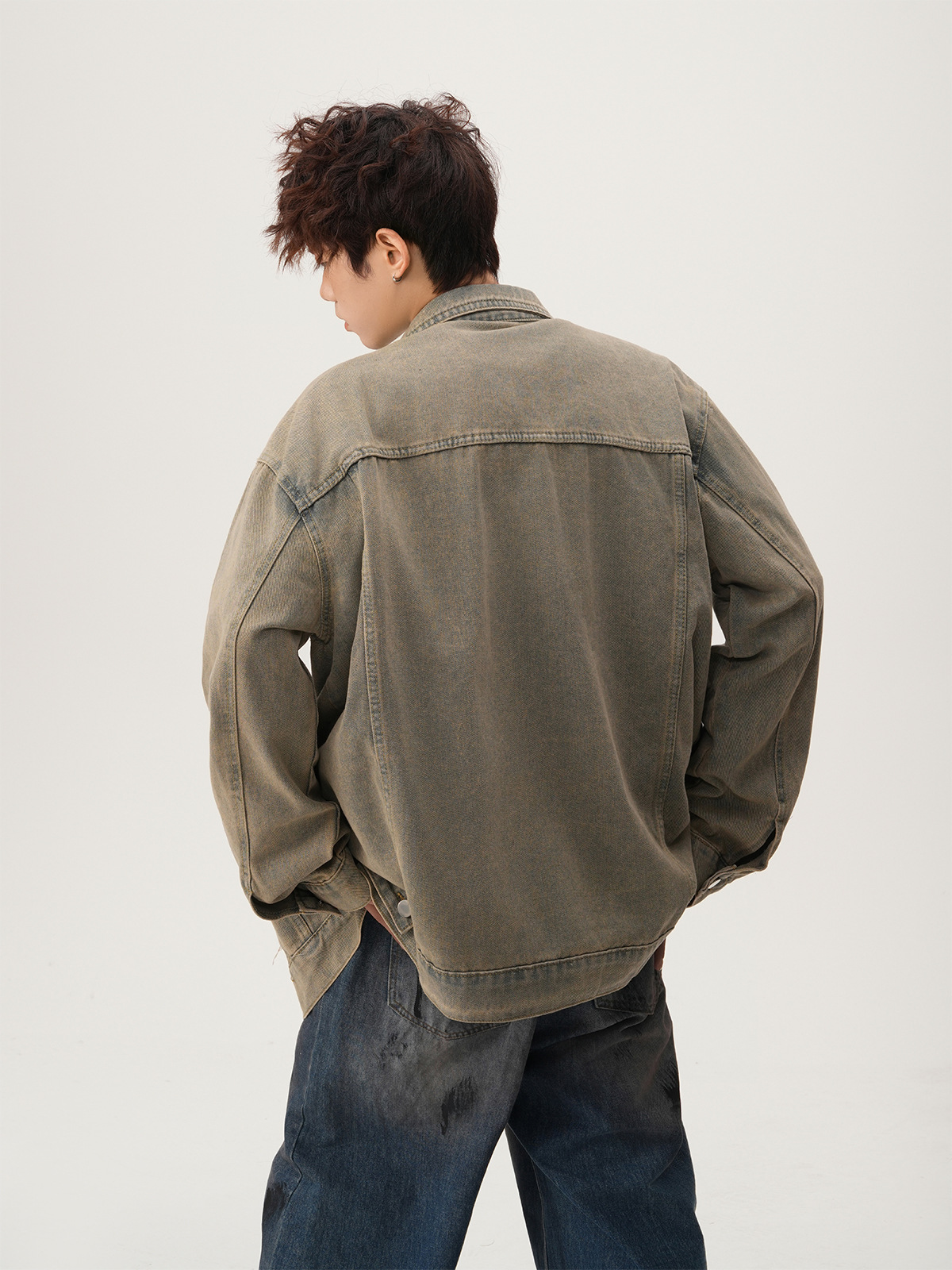 جاكيت دنيم ممزق على الطراز الأ - مراجعة Denim Jacket Vintage وسعره