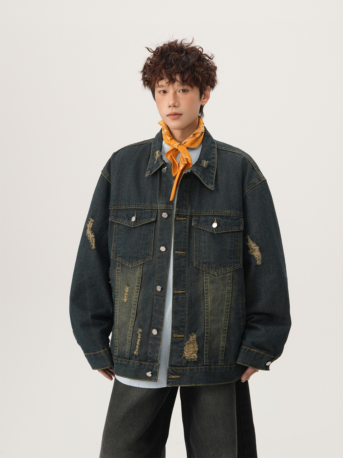 جاكيت دنيم ممزق على الطراز الأ - مراجعة Denim Jacket Vintage وسعره