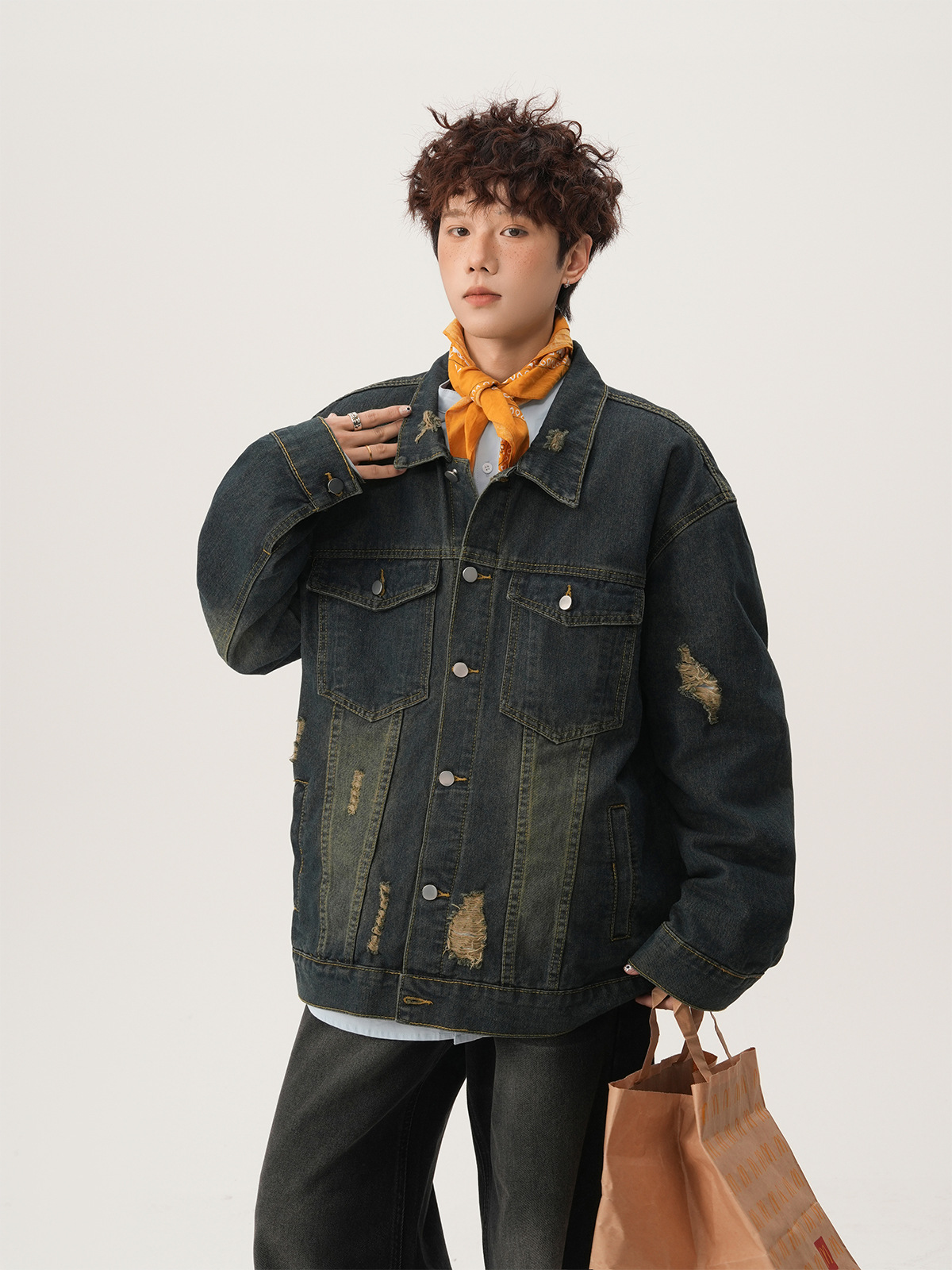 جاكيت دنيم ممزق على الطراز الأ - مراجعة Denim Jacket Vintage وسعره